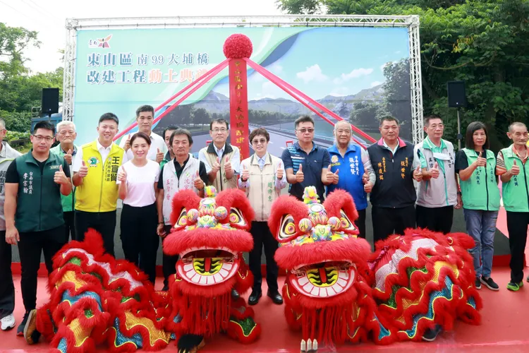 新橋改建將拓寬提高又變長，地方人士樂觀其成。工務局提供