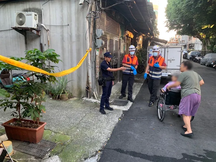 警方協助封鎖現場。翻攝畫面