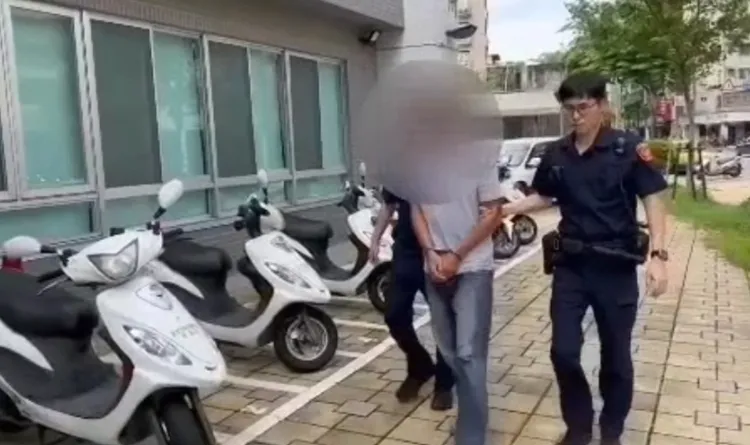 溫姓弟弟遭警方帶回。翻攝畫面