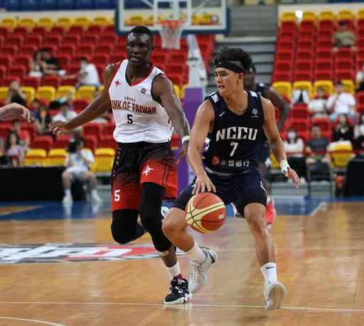 游艾喆超全能演出！政大「越级打怪」成功　让SBL的台银难看