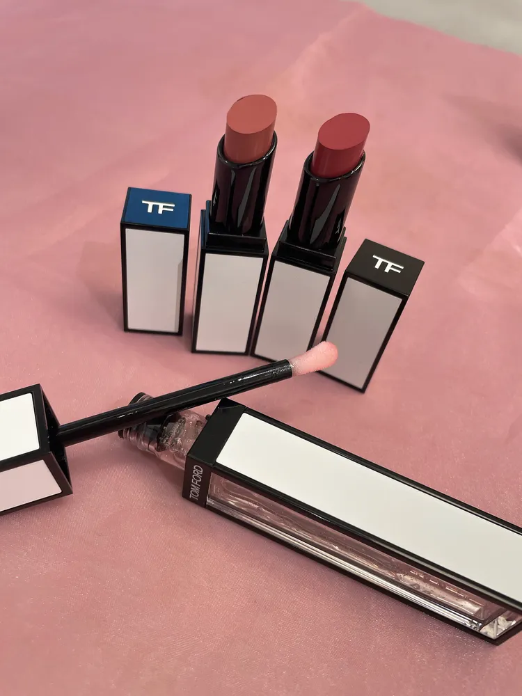 玫瑰秘境限定版唇露，2200元。張家玲攝