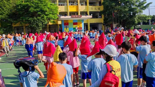 強化震災觀念從小做起 消防隊深入國小地震疏散演練及宣導