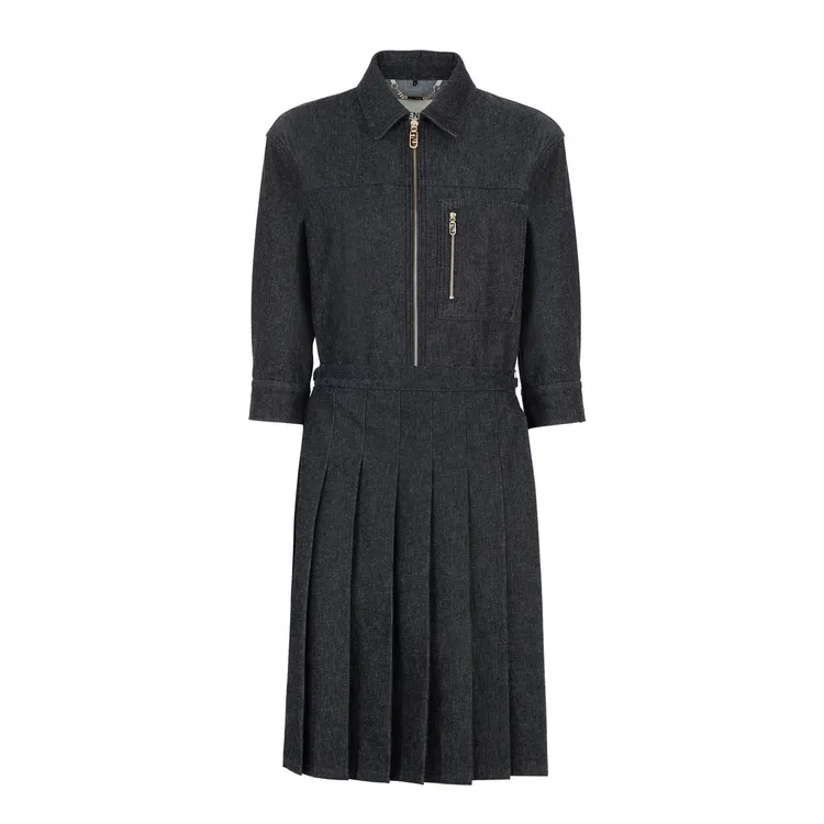 牛仔洋裝，6萬3000元。品牌提供