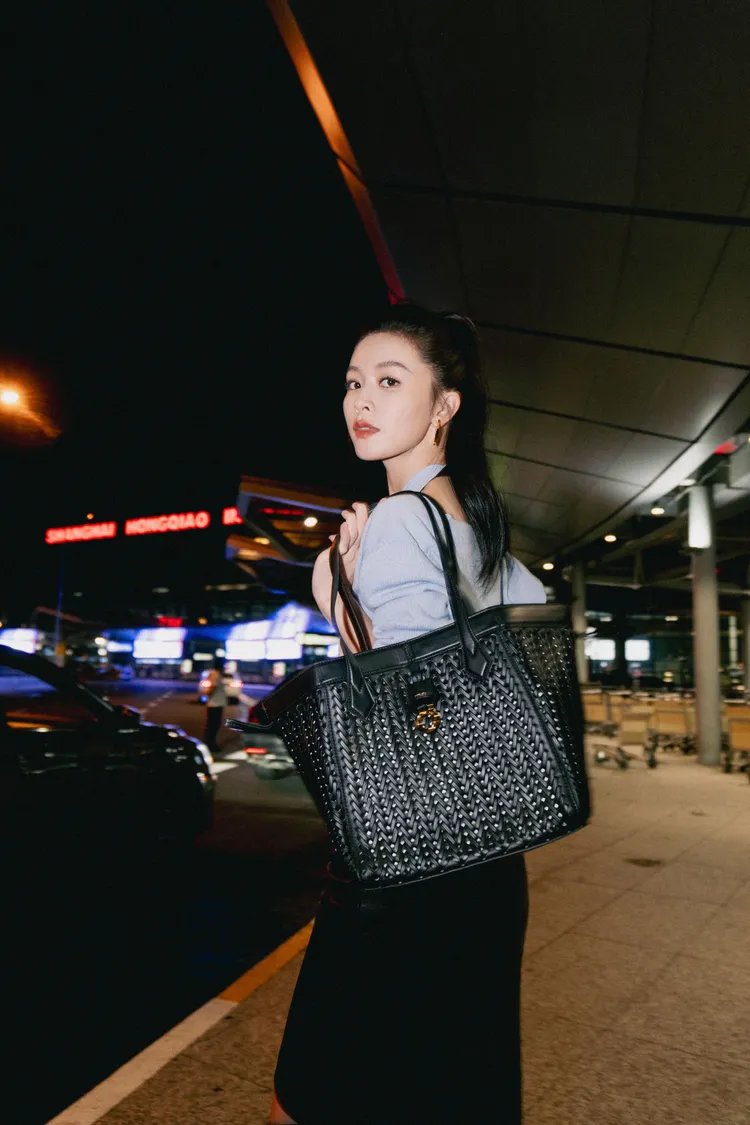 港星文詠珊也將現身FEDNI秀場，羊毛造型罩衫8萬6000元。品牌提供