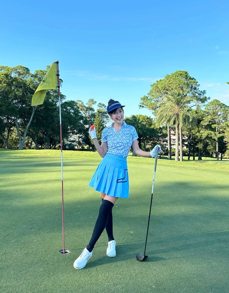 翁滋蔓高爾夫球「一桿進洞」。漫橘國際提供

