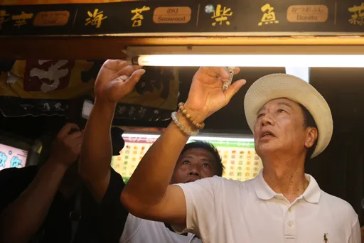 白天批遭藍、綠媒攻擊！郭台銘晚間澄清沒生氣　只是不適合做作