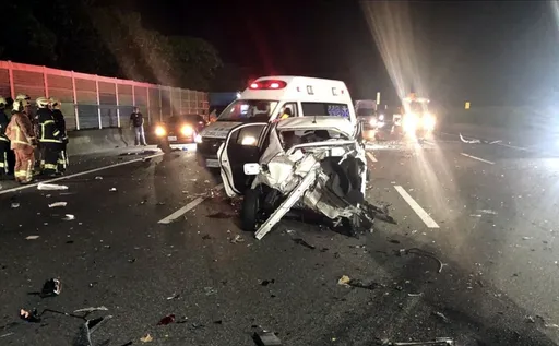 他下車查看!媽媽遭後車撞飛拋車外 國道7車先後撞釀1死3傷