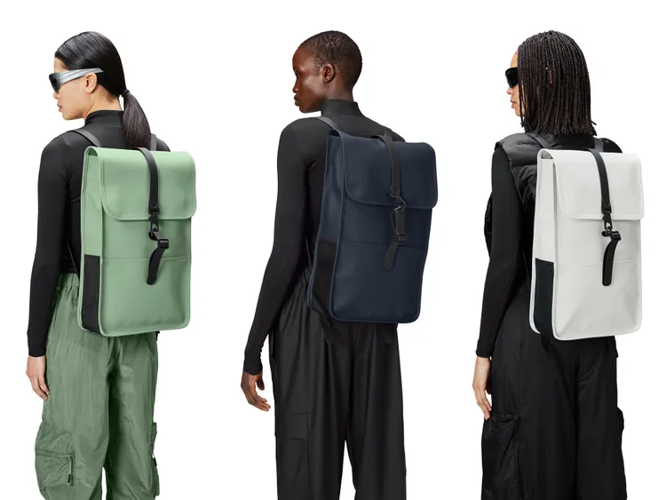 經典防水雙肩長型背包，各3980元。品牌提供