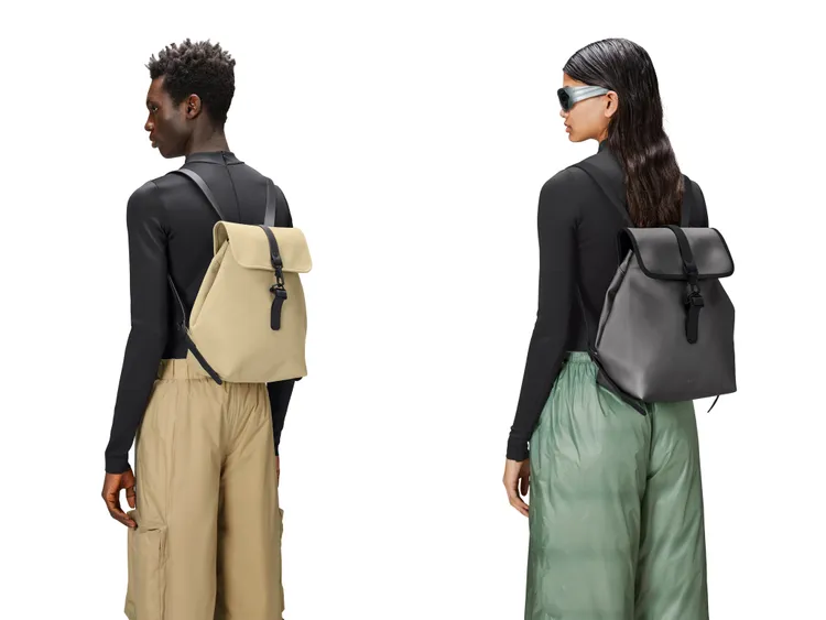 防水水桶後背包，各3980元。品牌提供