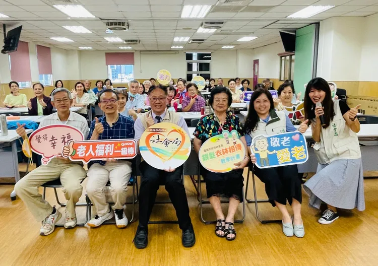 社會局長盧禹璁鼓勵長者健康迎老，正向面對。社會局提供