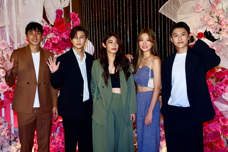 胡釋安（左起）、王子、林思宇、胡祖薇和毛弟出席婚宴。彭欣偉攝