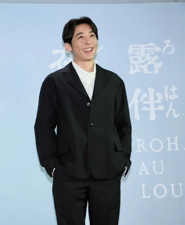 高橋一生品嘗了5年前想吃的芒果冰。攝影中心攝