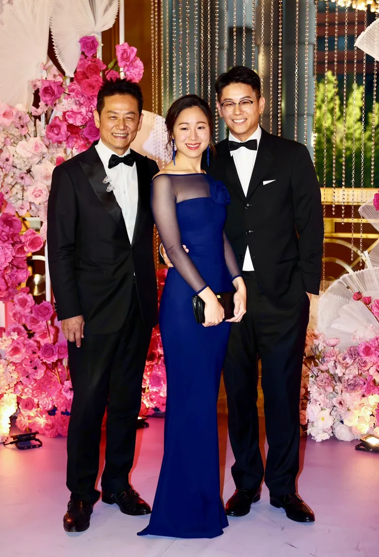 徐乃麟小兒子及其女友也來見習。彭欣偉攝