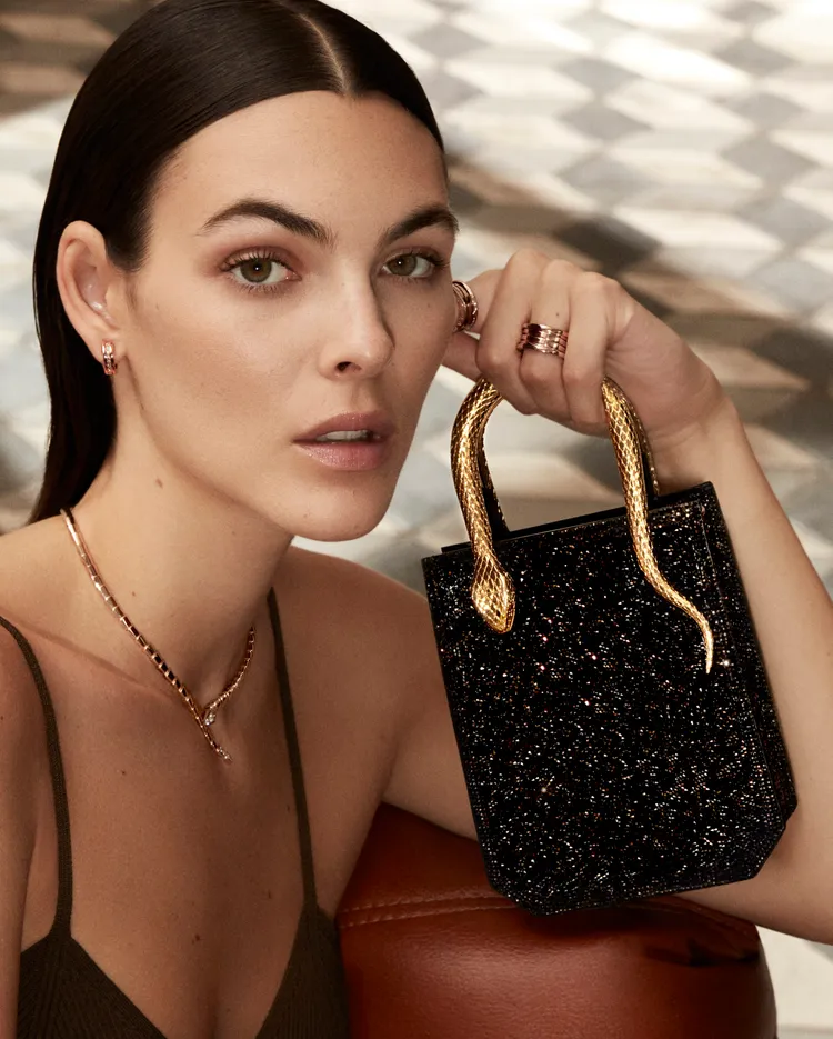 寶格麗2024 Roman Lights羅馬光輝系列春夏包款。品牌提供