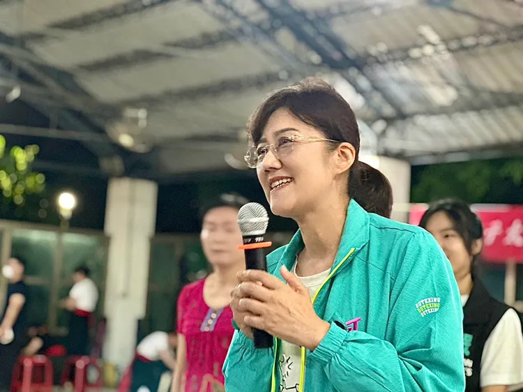 民眾黨主席柯文哲胞妹、醫師柯美蘭宣布將爭取民眾黨新竹市立委提名。翻攝《柯美蘭》粉絲頁