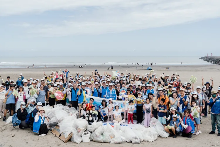 2023台灣中油「永續海洋 油你油我」聯合淨灘活動，在全台四區同步清淨海灘。業者提供