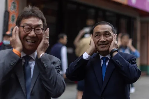 侯友宜訪美後「民調變老二」? 民進黨高層:砸錢宣傳「還是老三」