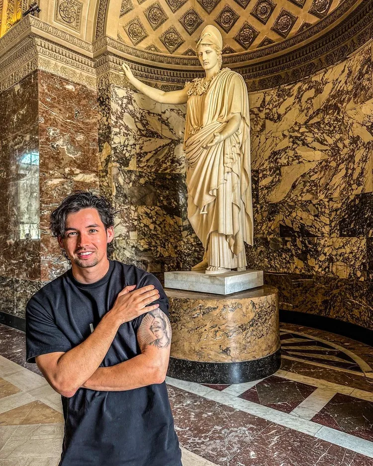 混血帥哥年約30歲，是日本和蘇格蘭混血。讀者提供