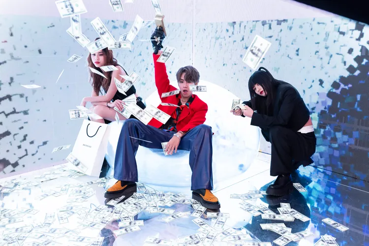 鼓鼓以他獨特角度去定義「慾望產生動力」。相信音樂提供