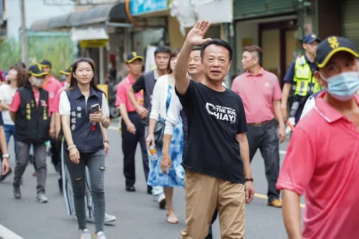 嘉義縣今停班課！縣民示愛喊：準備連任！　翁章梁再說2字被讚「霸氣」