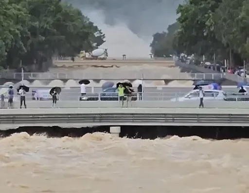 香港淹水！深圳水庫深夜洩洪　港府：新界可能泡水