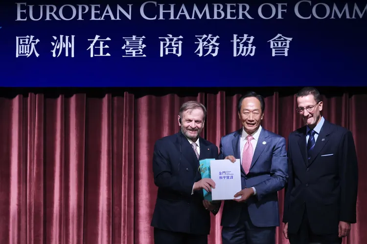 歐洲商會甚至有會員主動想幫郭台銘連署。林林攝