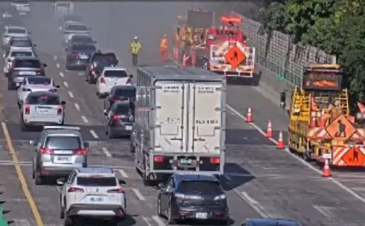 國3北上龍潭路段車道掉落物 占2車道釀車流回堵2公里