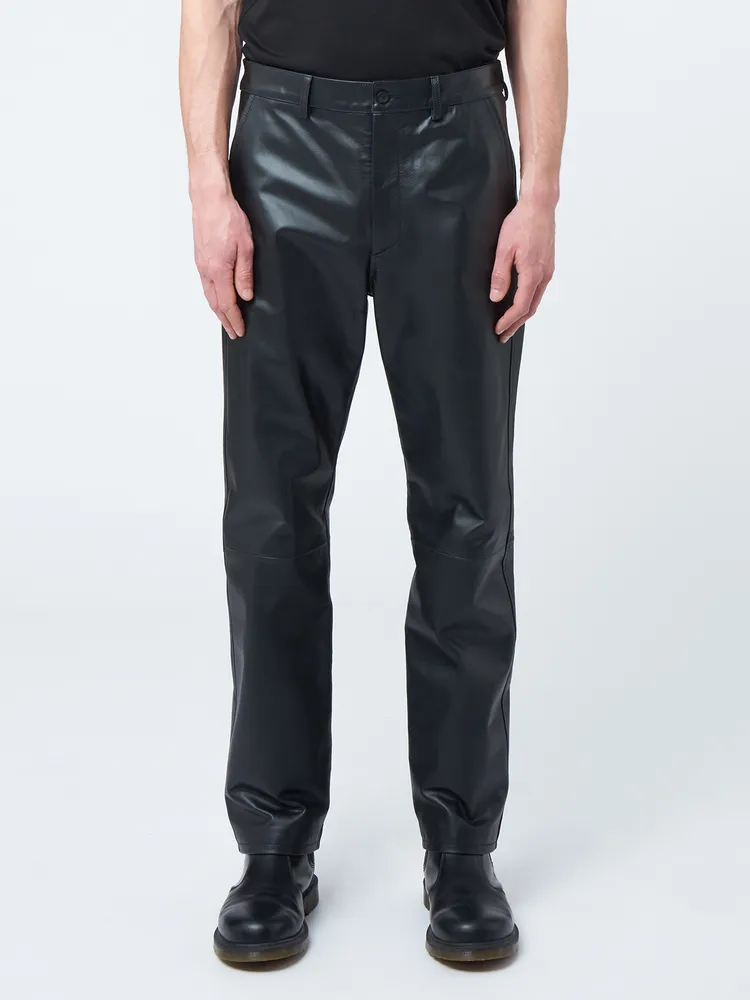 aluminum皮革工作長褲黑色，4萬5000元。品牌提供