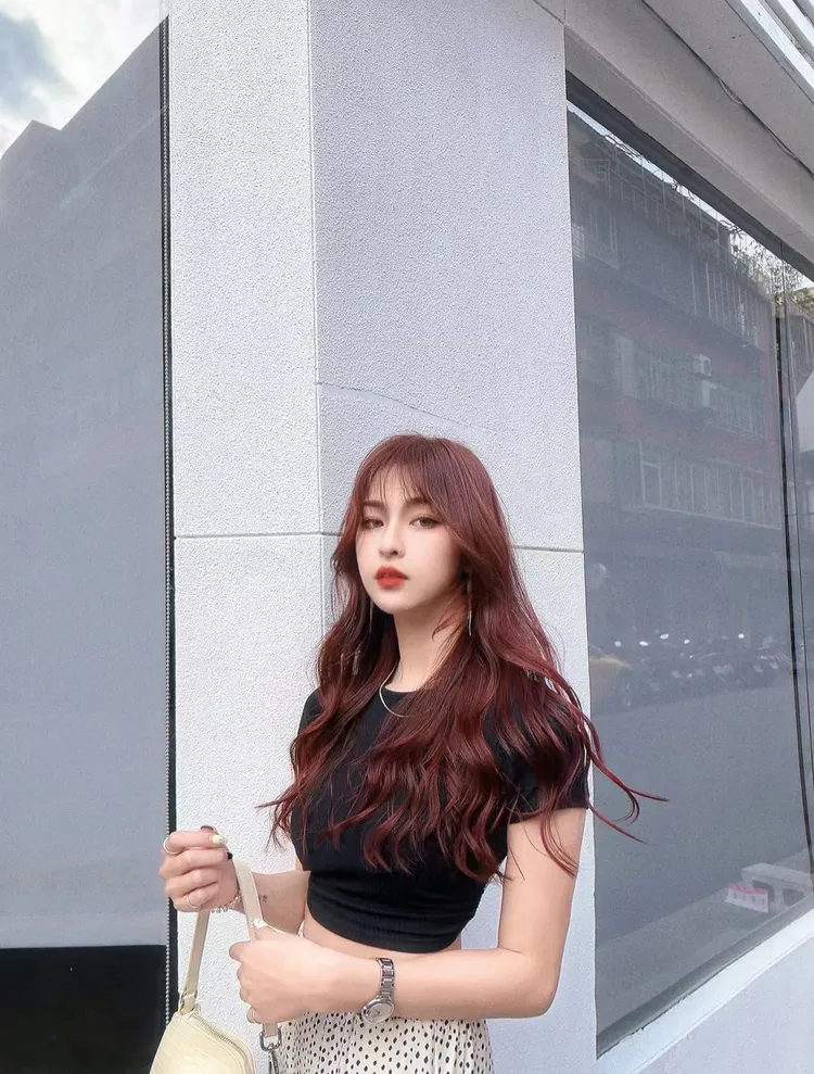 LANGSTAR 浪LIVE程緹正職是室內設計師，擅長與冰冷的建築物溝通，創造各種層次的美感。