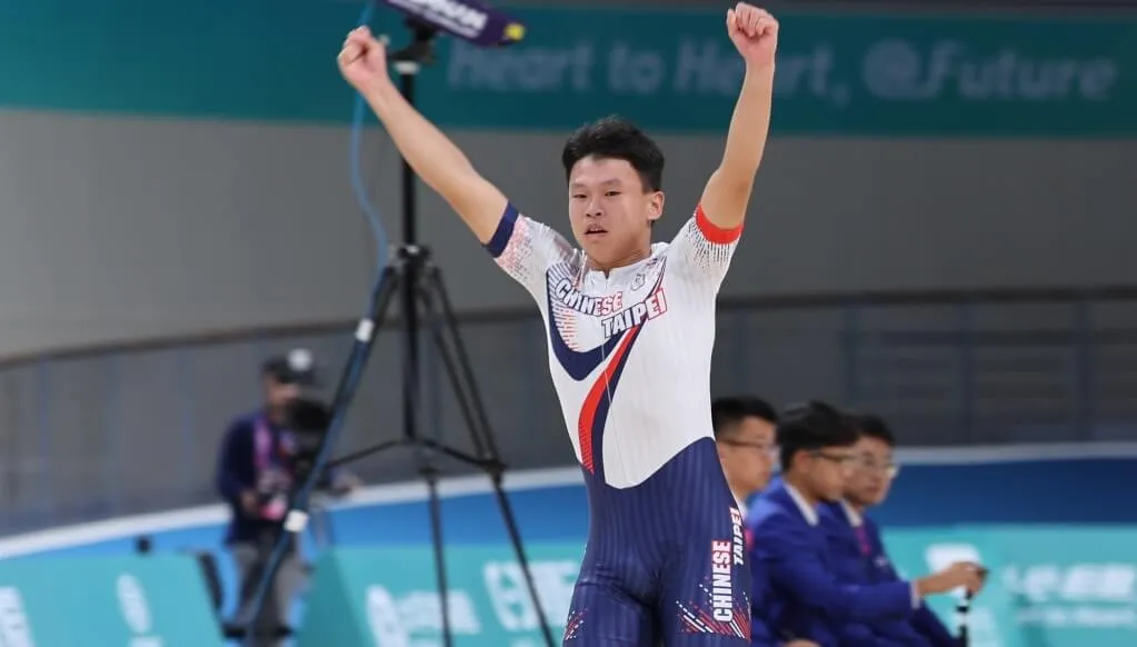 台灣第14金!15歲王宥鈞擊敗中國選手 奪滑輪男子速度過樁金牌|壹蘋新聞網