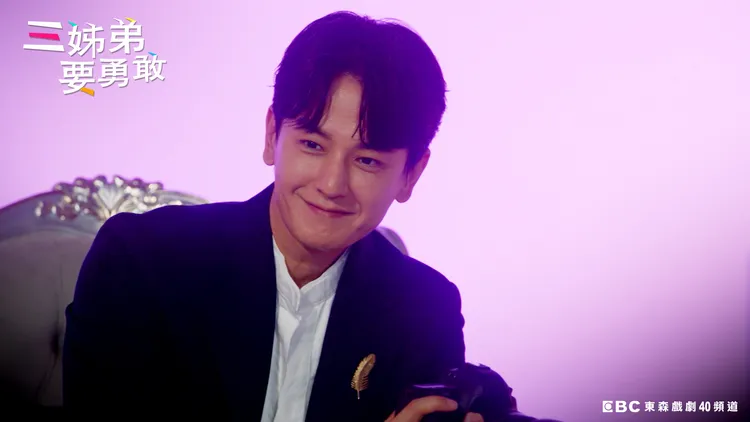 林周煥飾演大明星。東森提供