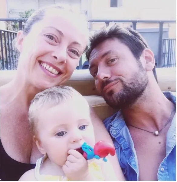 義大利總理梅洛尼昨天宣布與伴侶、也是她女兒的父親吉安布魯諾分手。翻攝梅洛尼ig@giorgiameloni