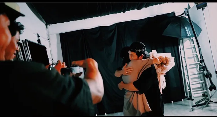 兩人甜蜜相擁。翻攝李千娜IG