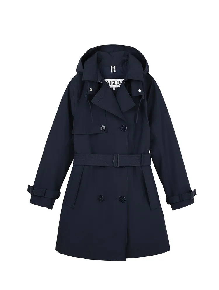 經典防水透氣風衣，1萬9800元。品牌提供