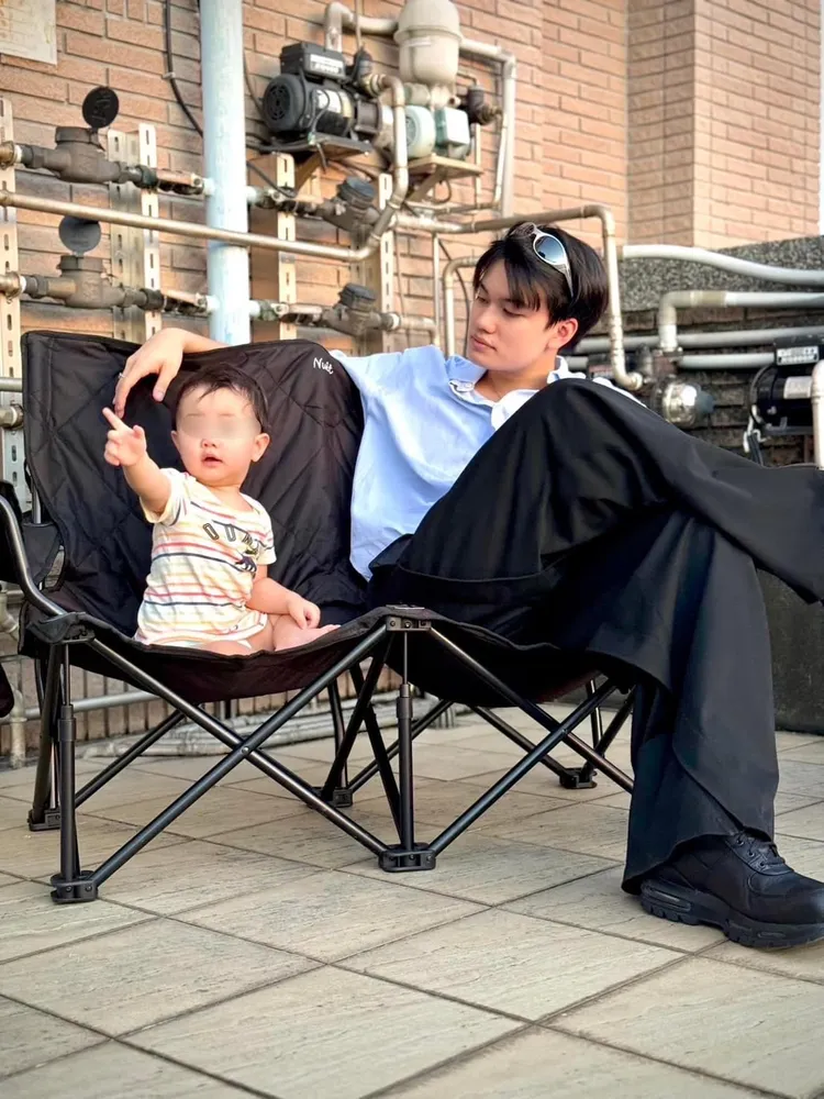 劉子銓（右）很照顧妹妹典典。翻攝劉子銓臉書