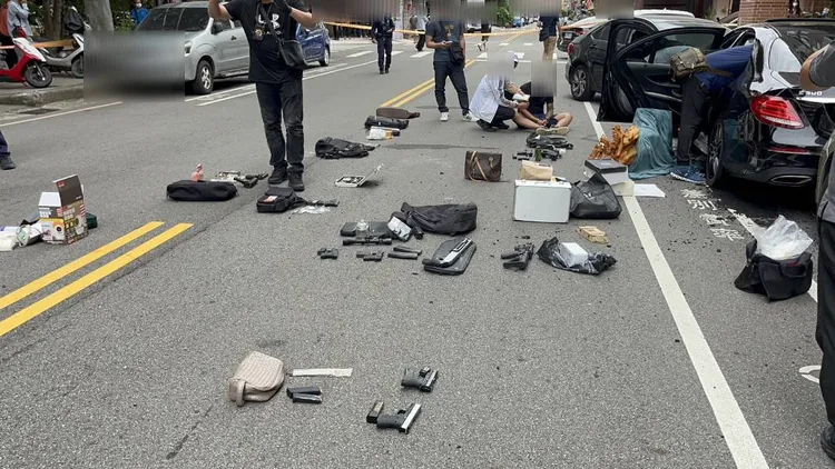 警方起獲多把槍械。民眾提供