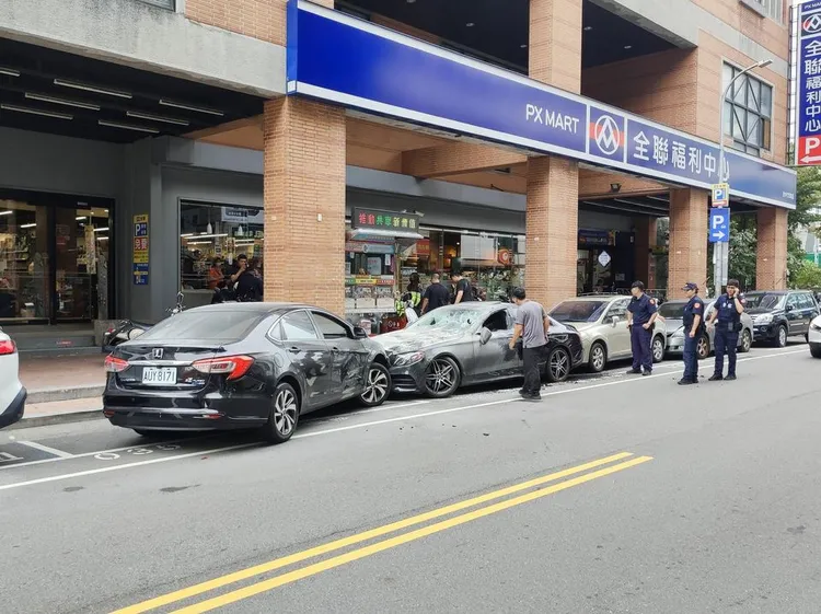 案發地點位於台中市西屯區河南路一段的全聯超市前。翻攝PTT
