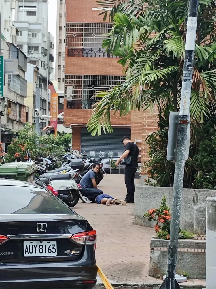 警方逮捕嫌犯。翻攝PTT