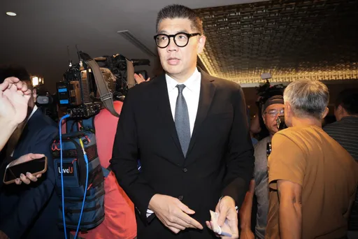 柯文哲酸藍不敢「比民調」！　連勝文回擊「對侯友宜充滿信心」：支持當正的