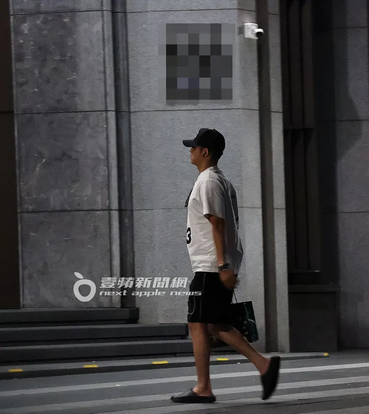 直到晚間，王柏傑搭乘專屬座駕返回內湖愛巢。特勤中心攝
