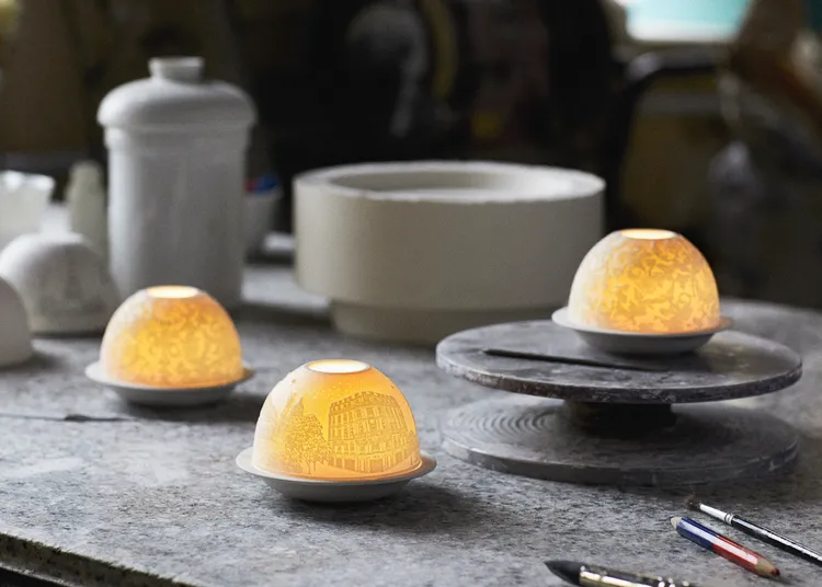 Dior今年聖誕與法國頂級餐瓷品牌BERNARDAUD合作打造的透光瓷香氛燭台禮盒。1萬3600元。品牌提供