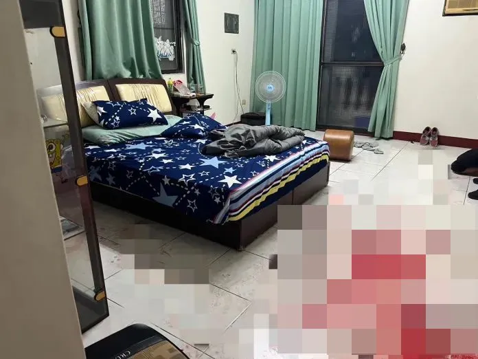 黎女房內滿是血跡。民眾提供