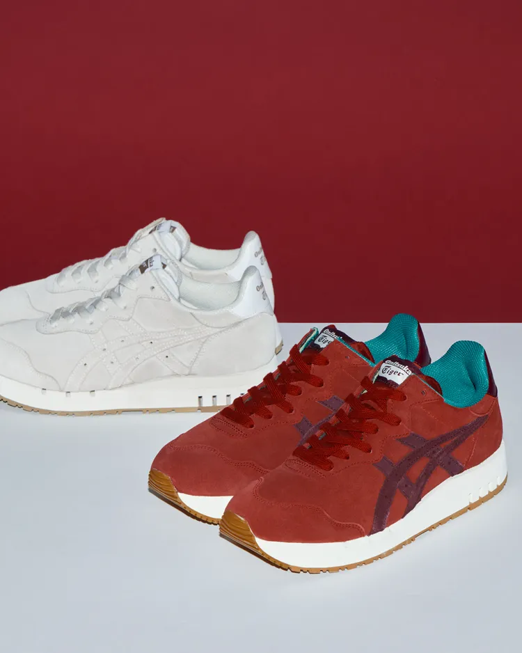 X-CALIBER鞋款，各4880元。品牌提供