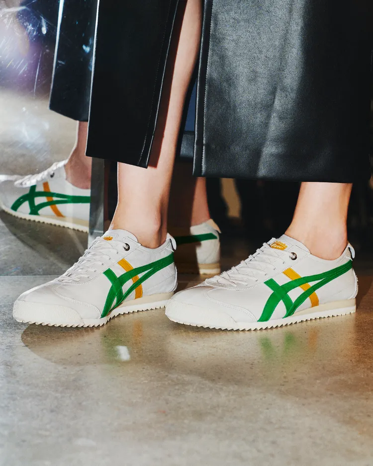 MEXICO 66 SD-白底黃綠虎爪紋，4780元。品牌提供