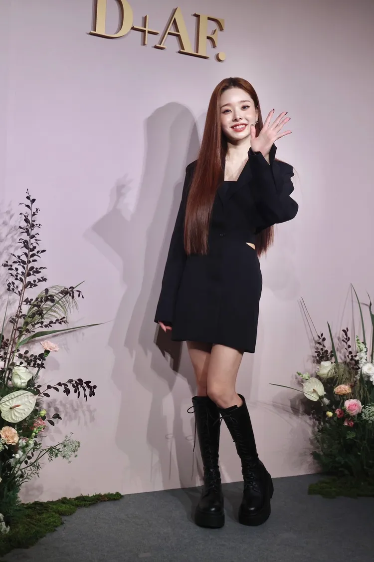 她很推薦腳上的Plus級厚底靴款。林林攝