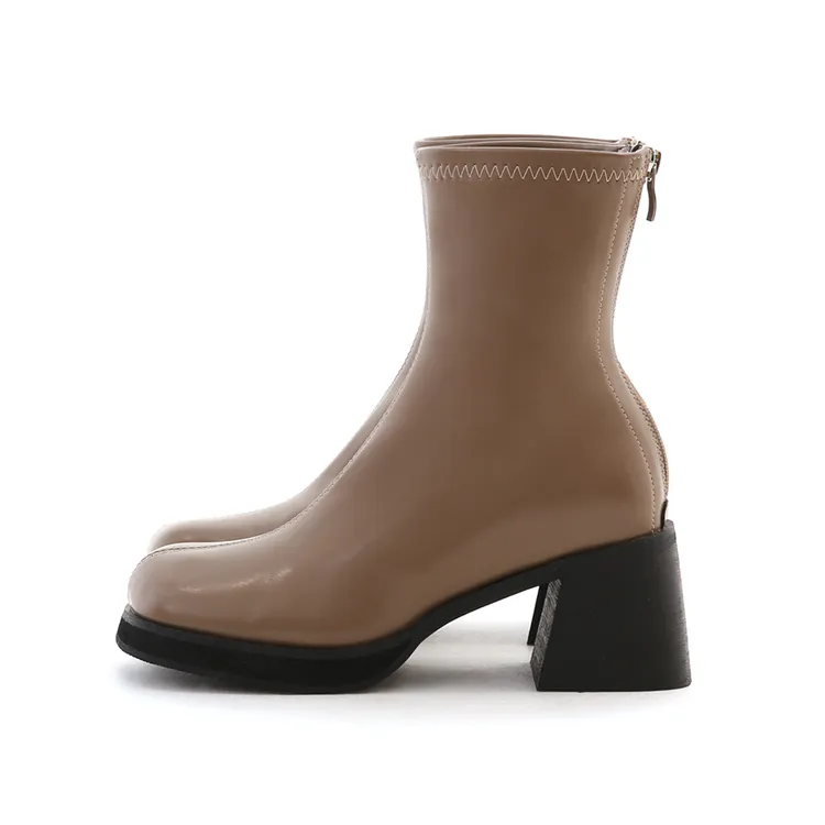 圓頭中車線粗跟瘦瘦靴，1680元。品牌提供