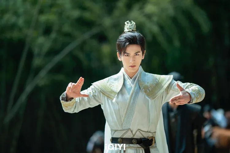 劇中打戲多，張凌赫表示「跟拍《蒼蘭訣》時很不一樣」。 愛奇藝國際站提供