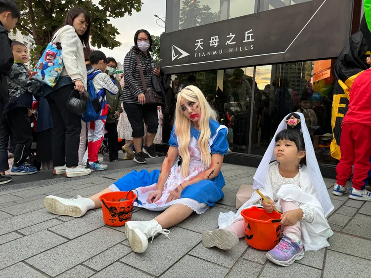 愛麗絲夢遊遇到觀世音。彭欣偉攝