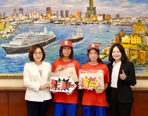 為雄女棒球隊喝采！首支黑豹旗全女力球隊落敗　議長康裕成慰勞還發這筆獎勵金