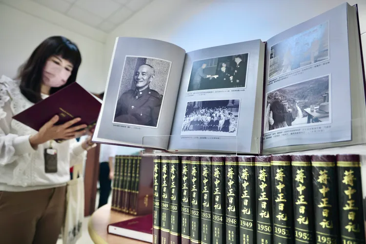 國史館今天舉行《蔣中正日記（1948-1954）》新書發表暨座談會。林林攝